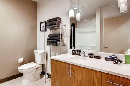 Speechless In - #1 Location - 2br - Free Parking - Vr1