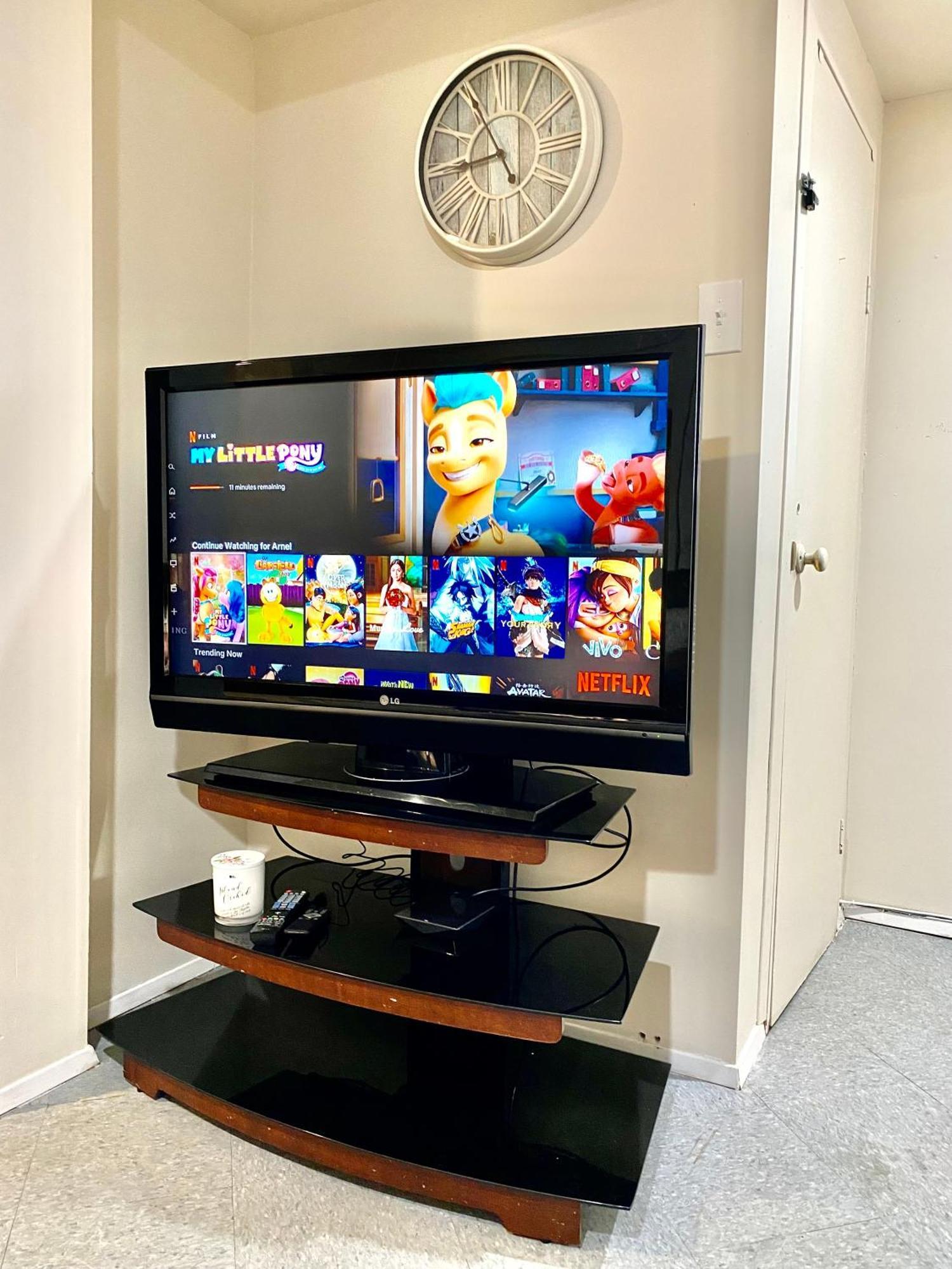 Private Tiny On The 1st Floor With Shared Bathroom Near Airport And Downtown Seattte