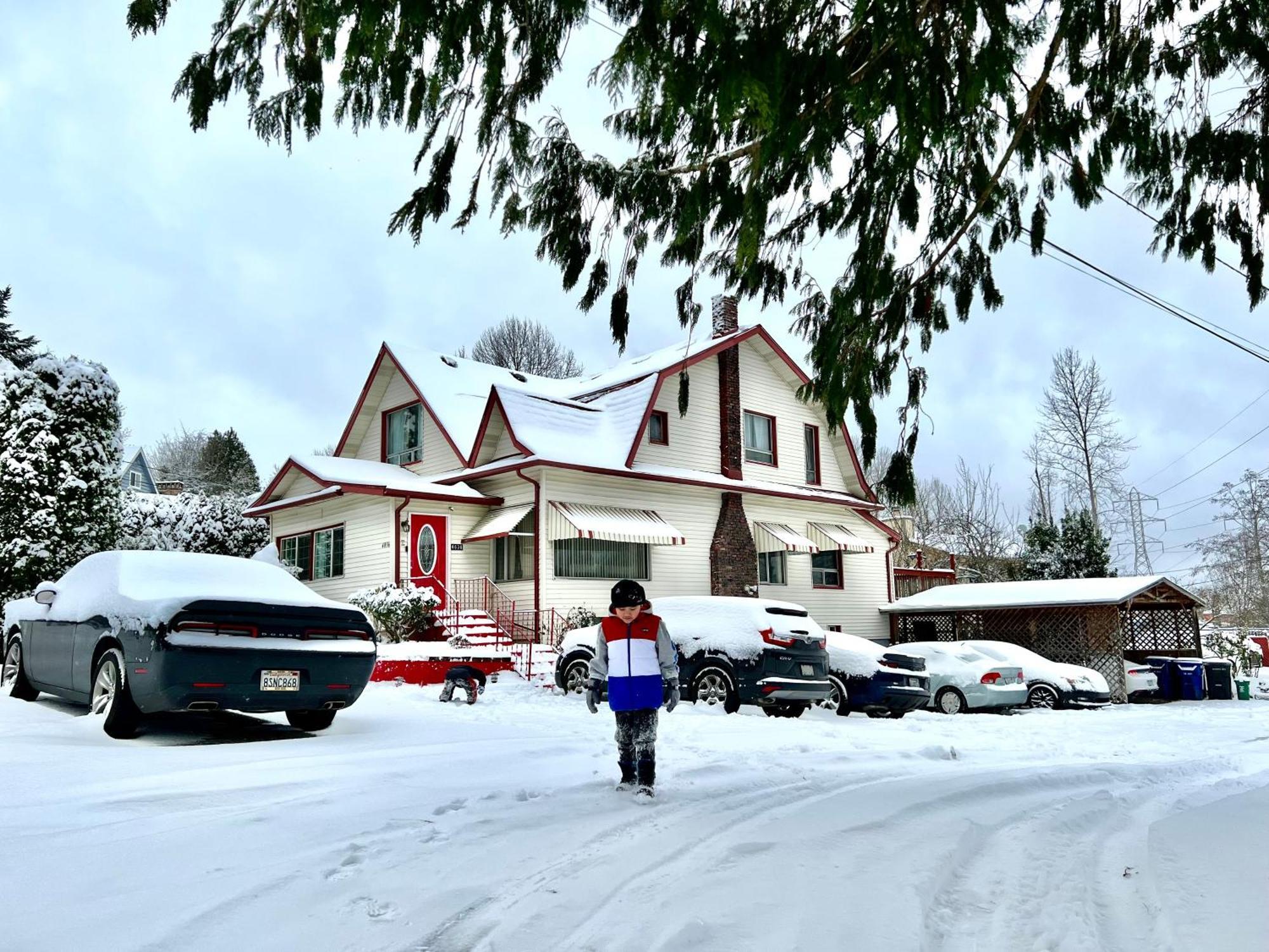Homestay Private Tiny On The 1st Floor With Shared Bathroom Near Airport And Downtown Seattte *
