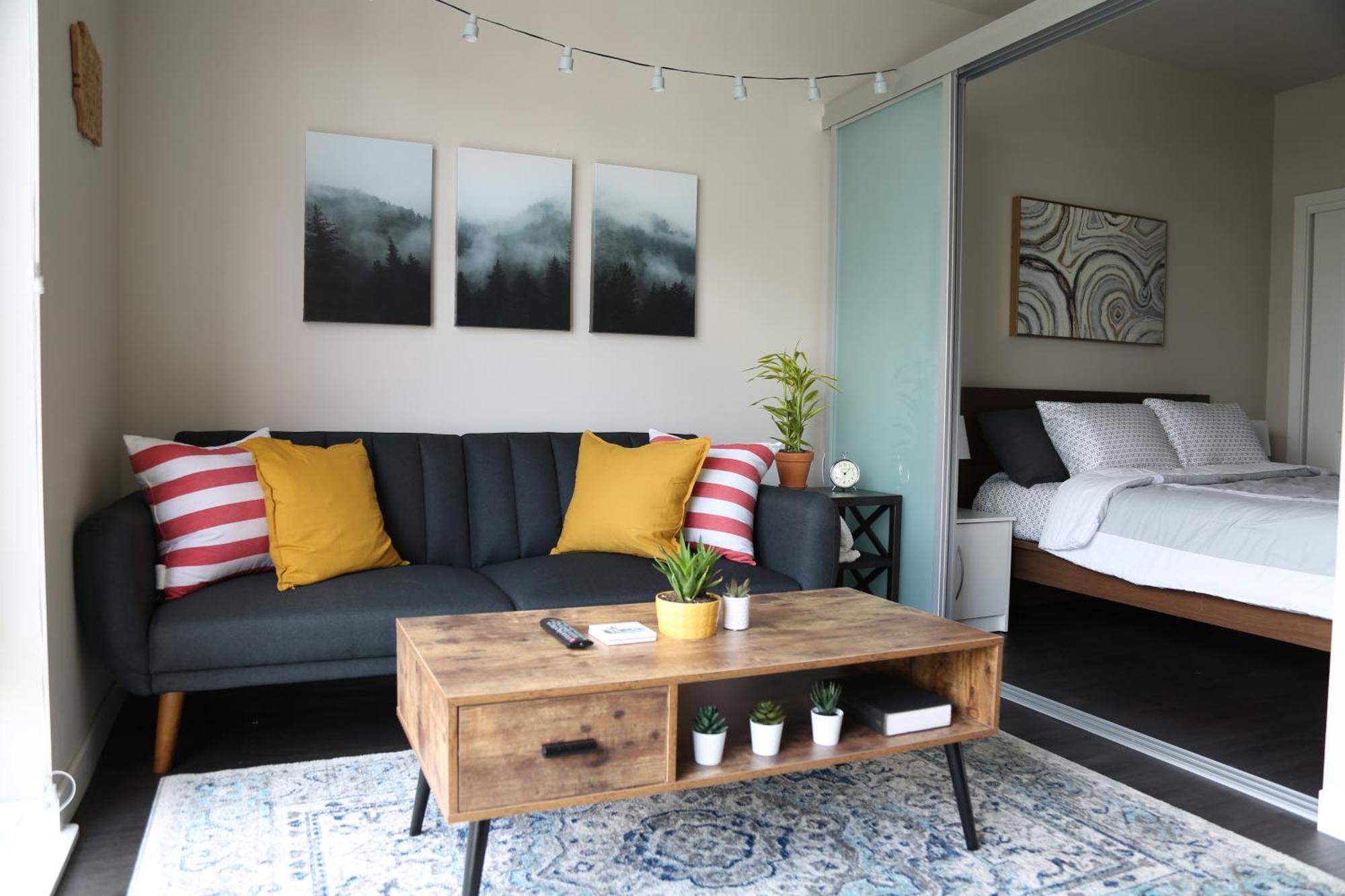 Apartment Queen Anne Abode - 1 Block From Cpa! - Free Parking!