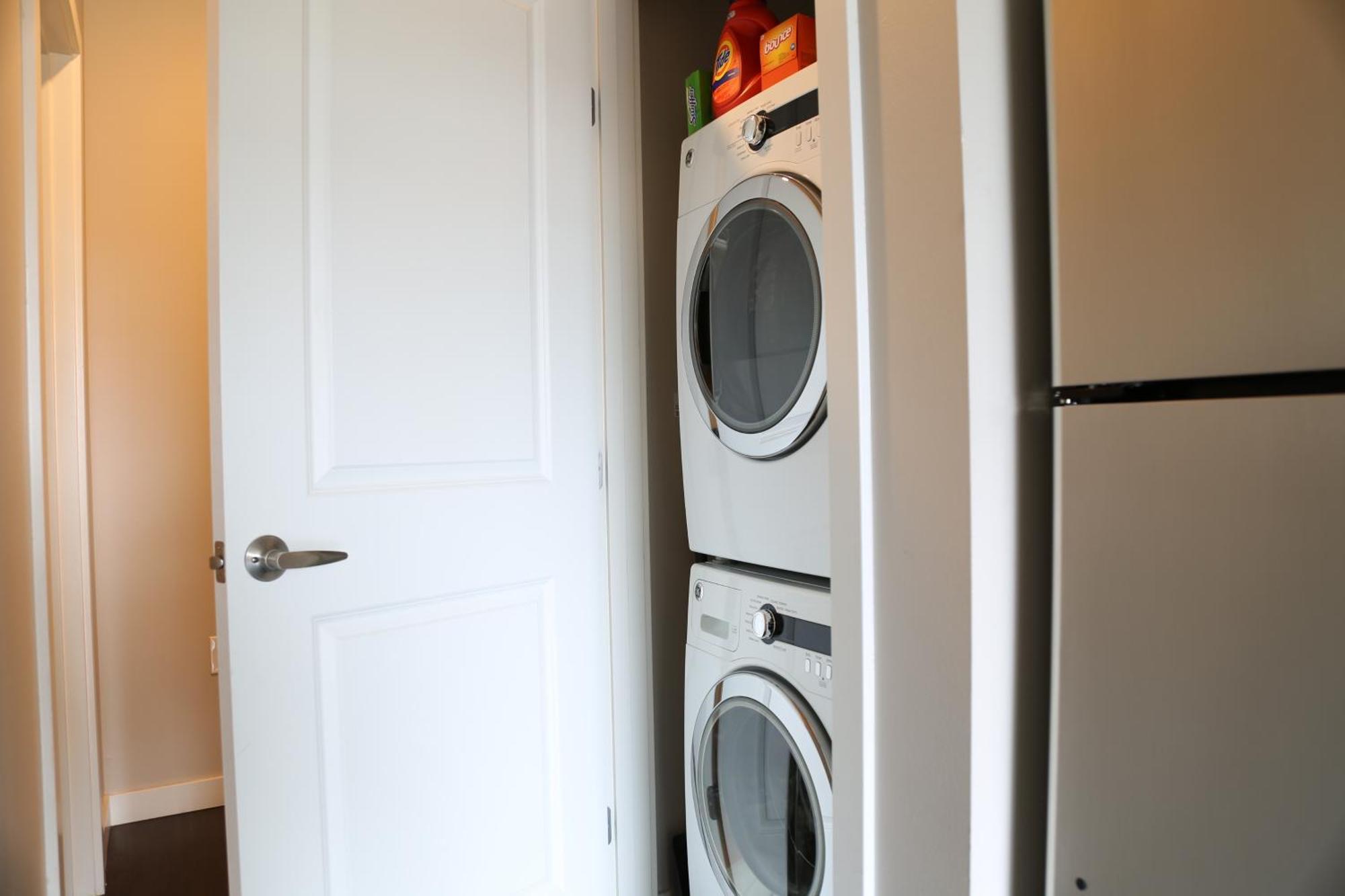 Apartment Queen Anne Abode - 1 Block From Cpa! - Free Parking!