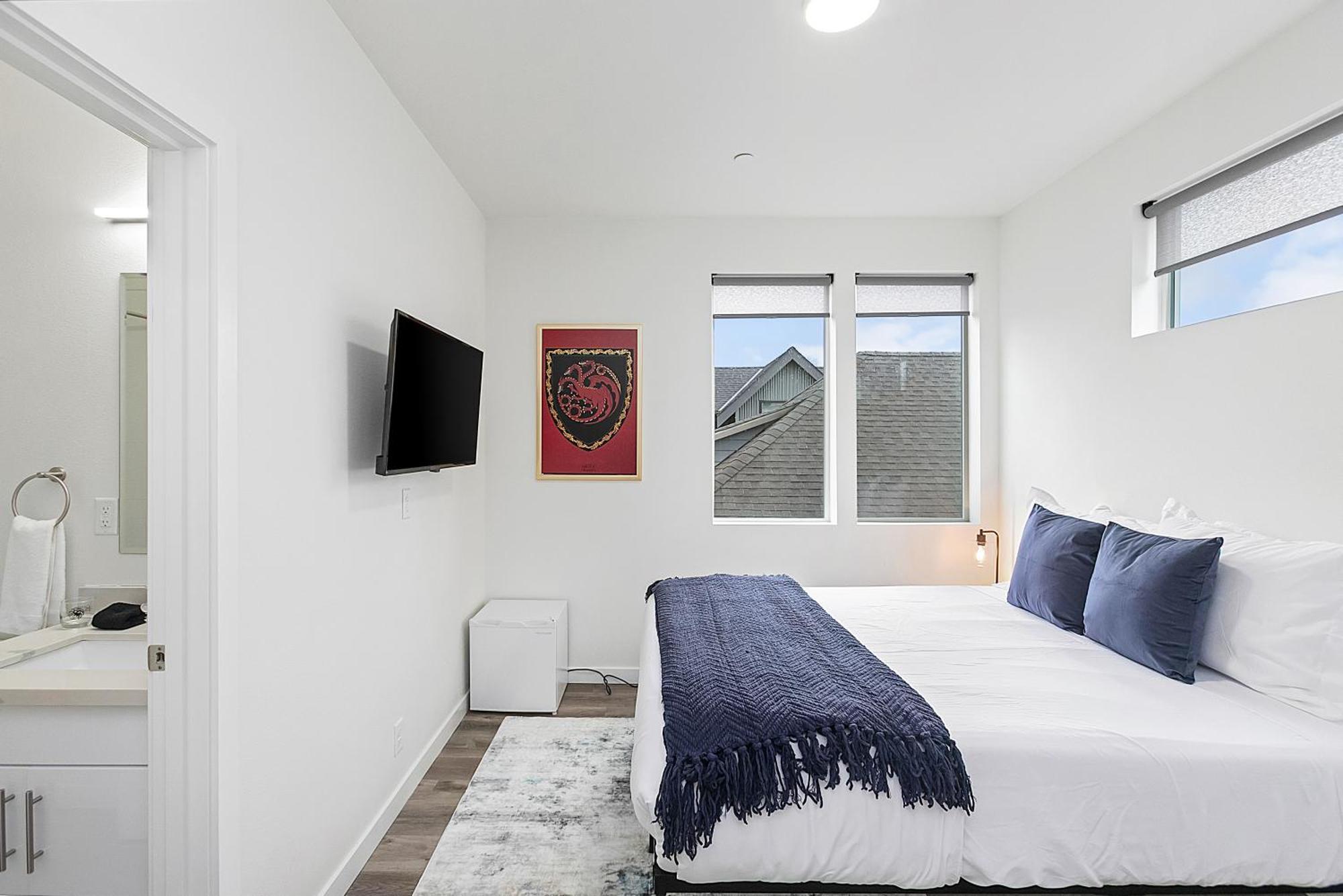 Dreamfyre's Ancient Dragon Horn Sweet Homestay Seattle