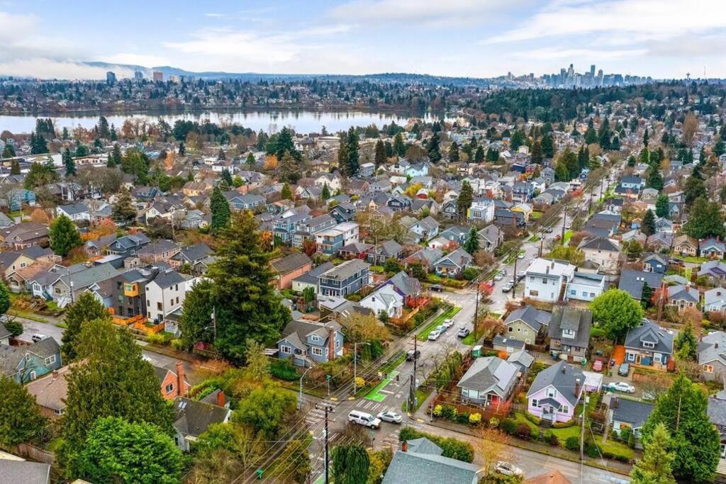 Holiday home Skyline Blue House In Greenwood Seattle