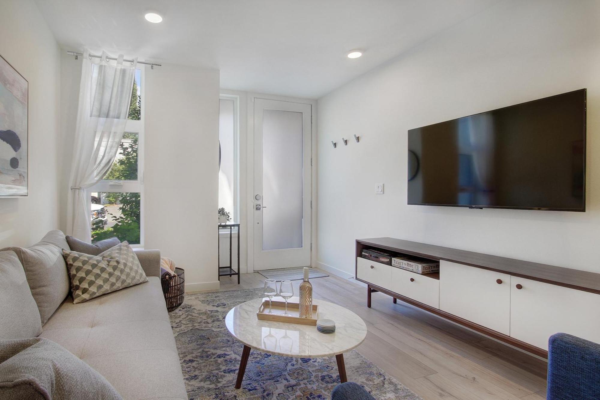 Gorgeous New Townhome On Capitol Hill, Close To Everything! Holiday home Seattle