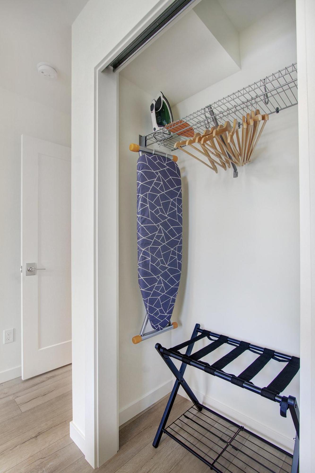 Gorgeous New Townhome On Capitol Hill, Close To Everything!