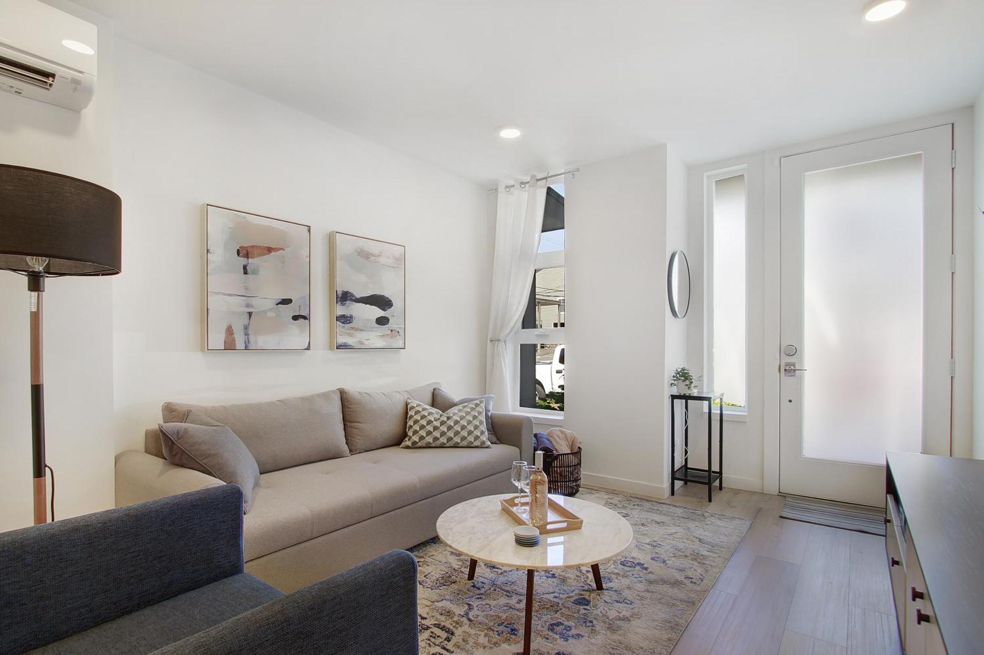 Gorgeous New Townhome On Capitol Hill, Close To Everything! Holiday home *