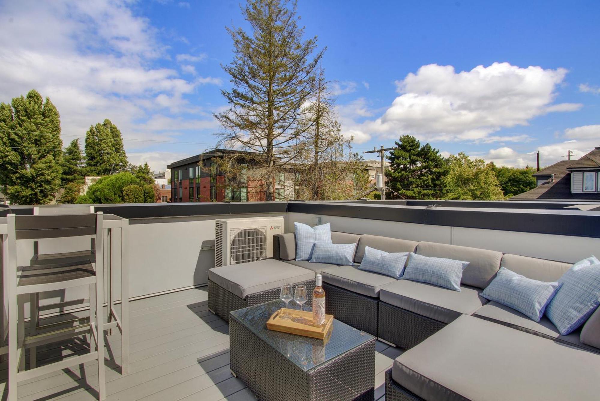 Gorgeous New Townhome On Capitol Hill, Close To Everything! Holiday home *