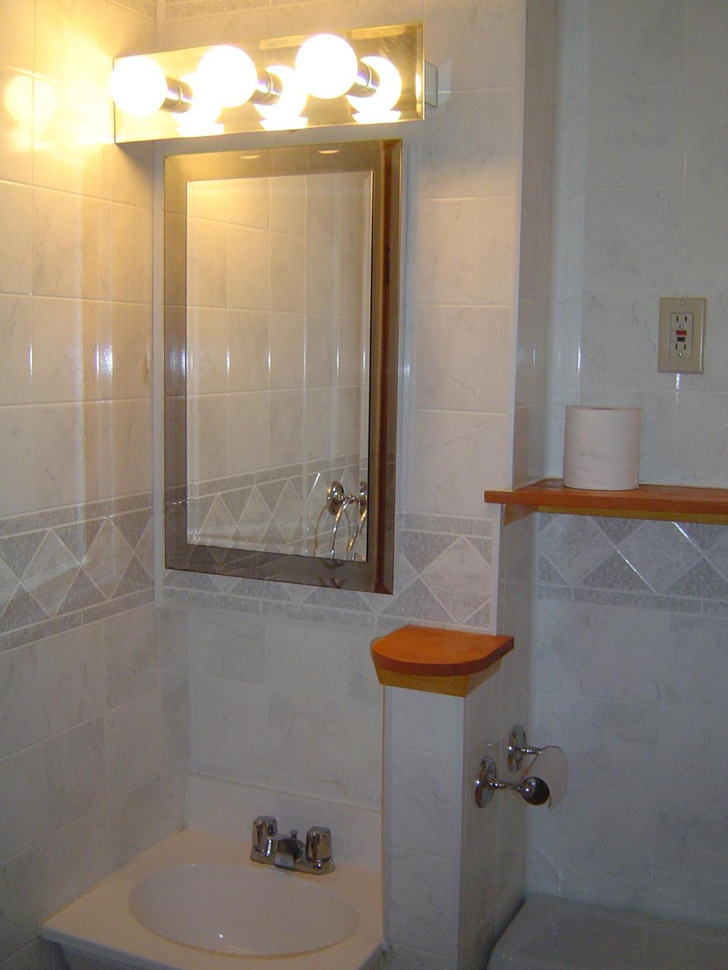 Furnished 1br With Equipped Office- North * Seattle