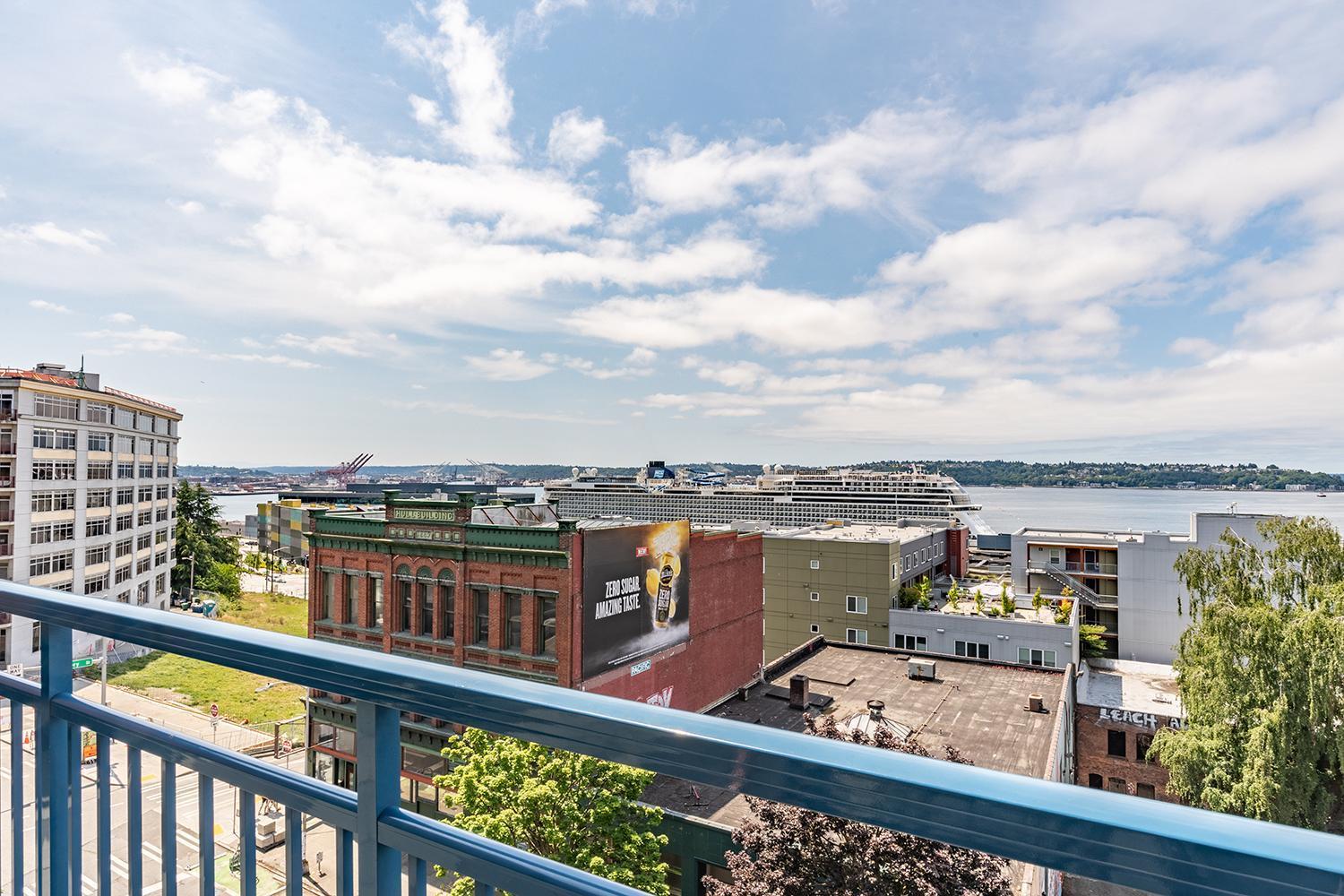 Among The Trees: In Belltown W/parking! Apartment *