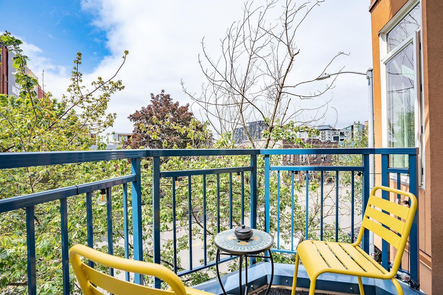 Apartment Among The Trees: In Belltown W/parking! *