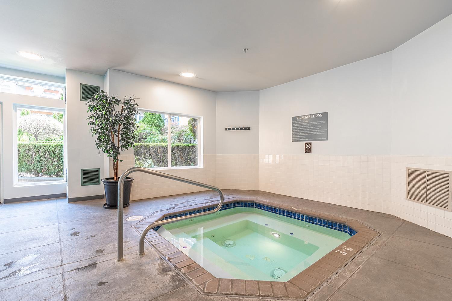 Among The Trees: In Belltown W/parking! Apartment *