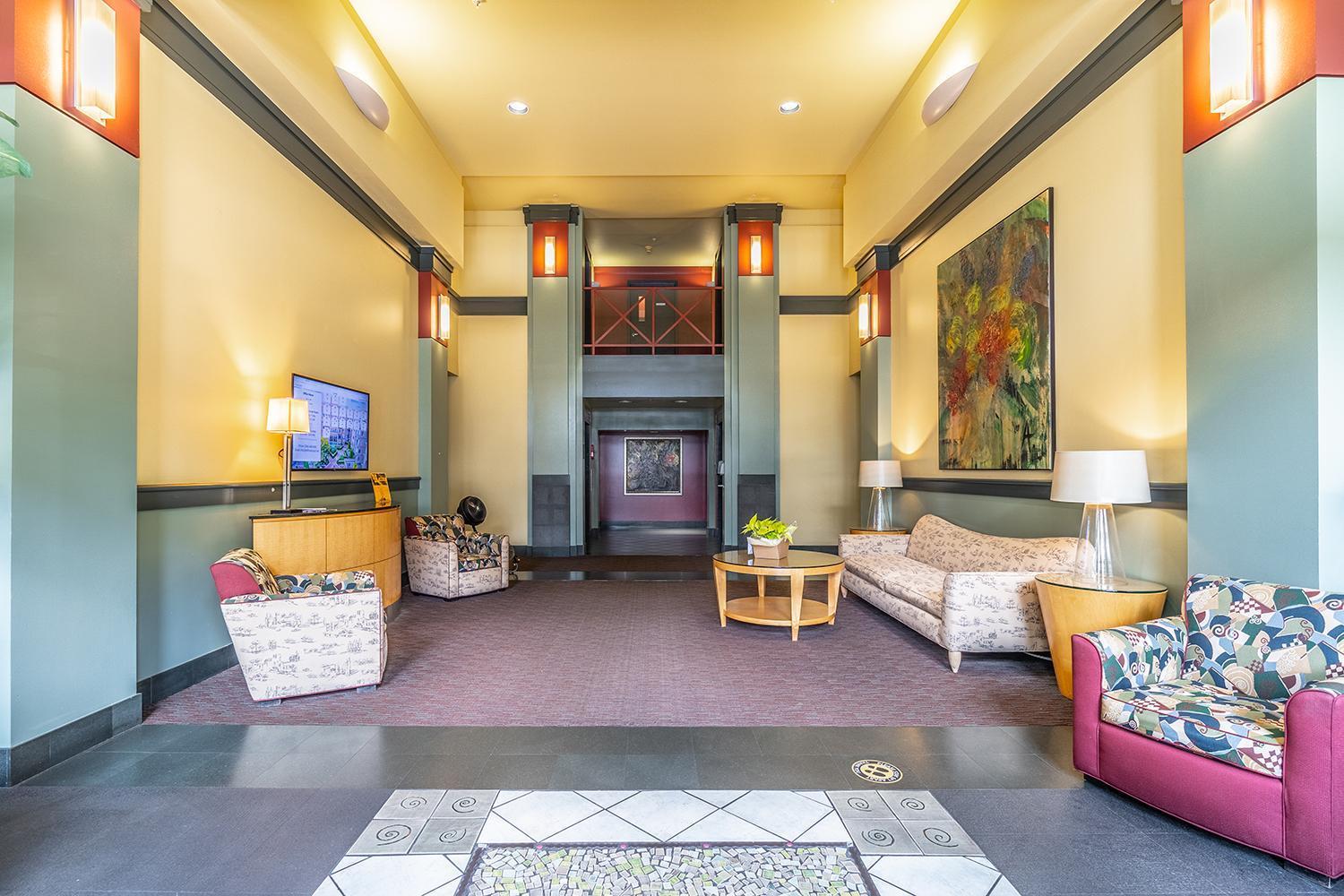 Apartment Among The Trees: In Belltown W/parking! Seattle