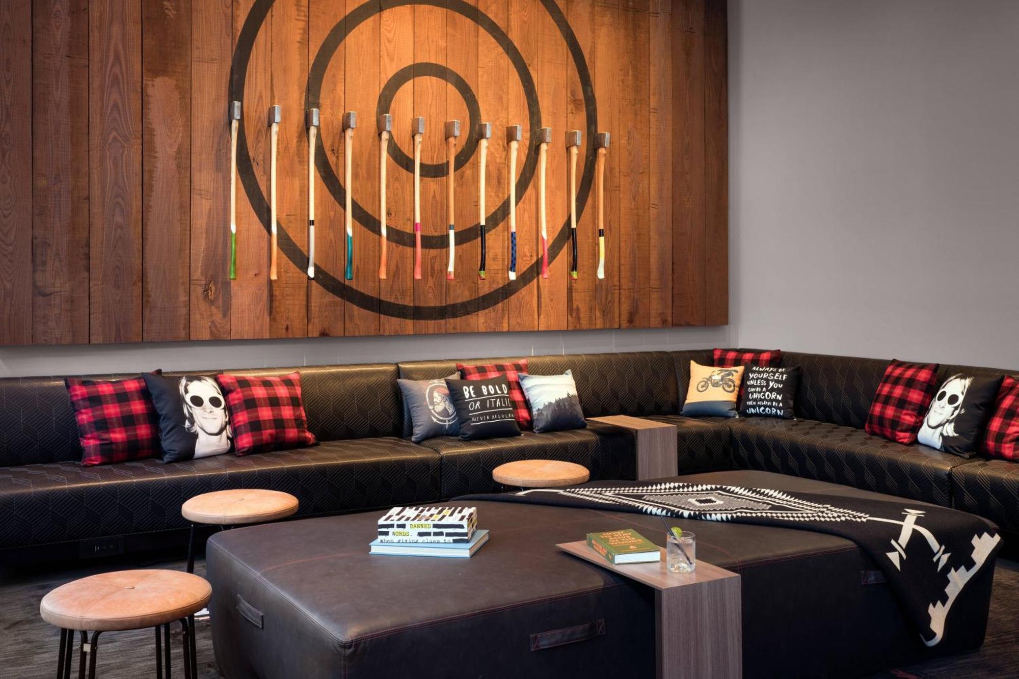 Hotel Moxy Downtown 4*