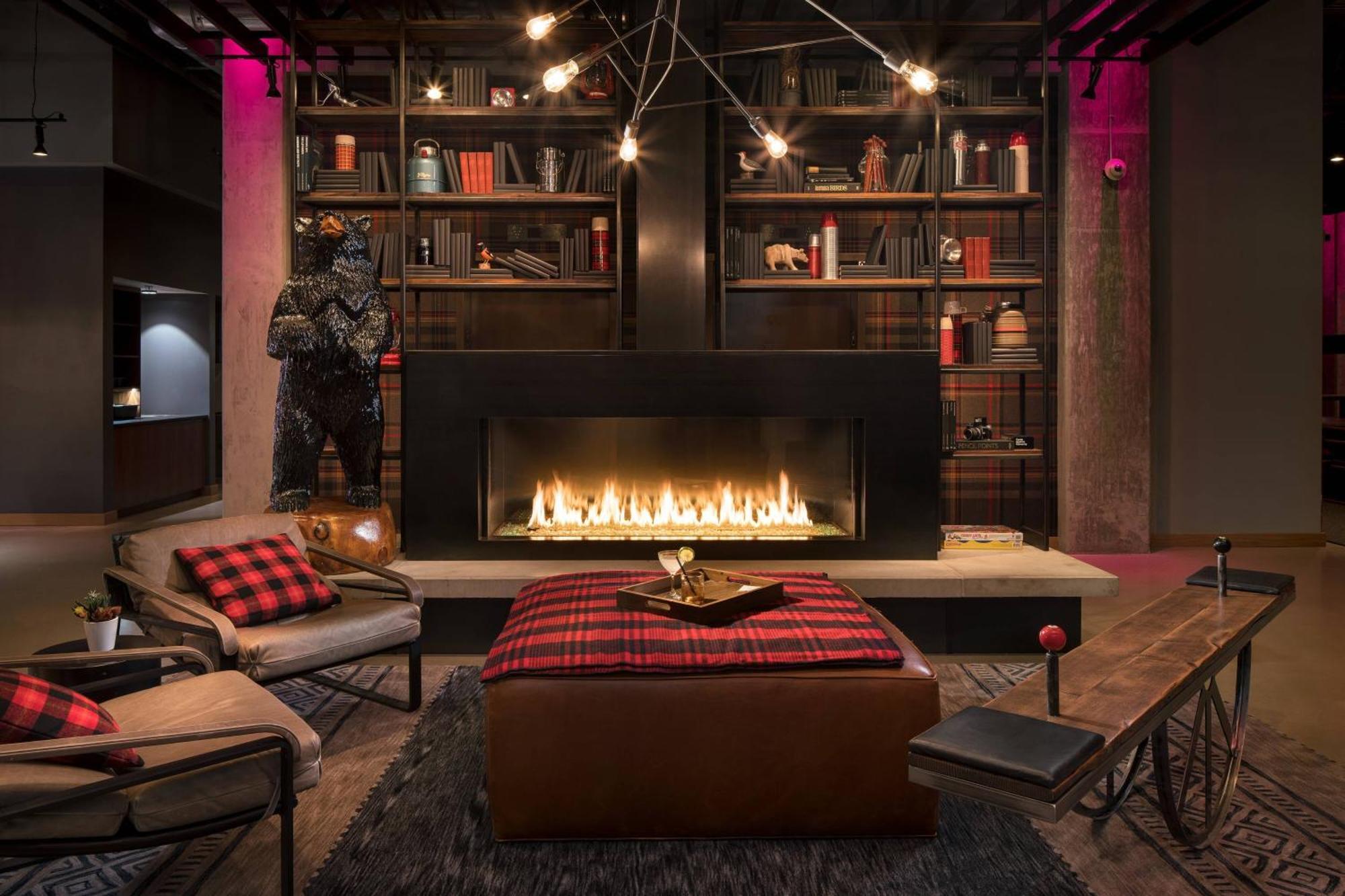 Moxy Downtown 4*