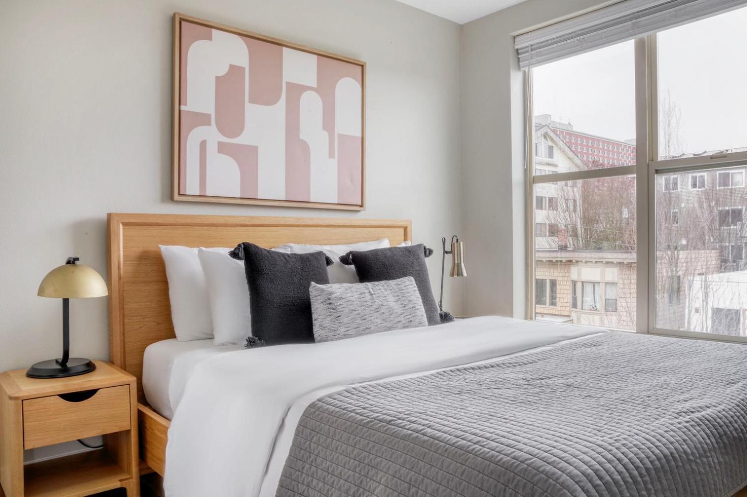First Hill 1br W Lounge Gym Rooftop Sea-696 *
