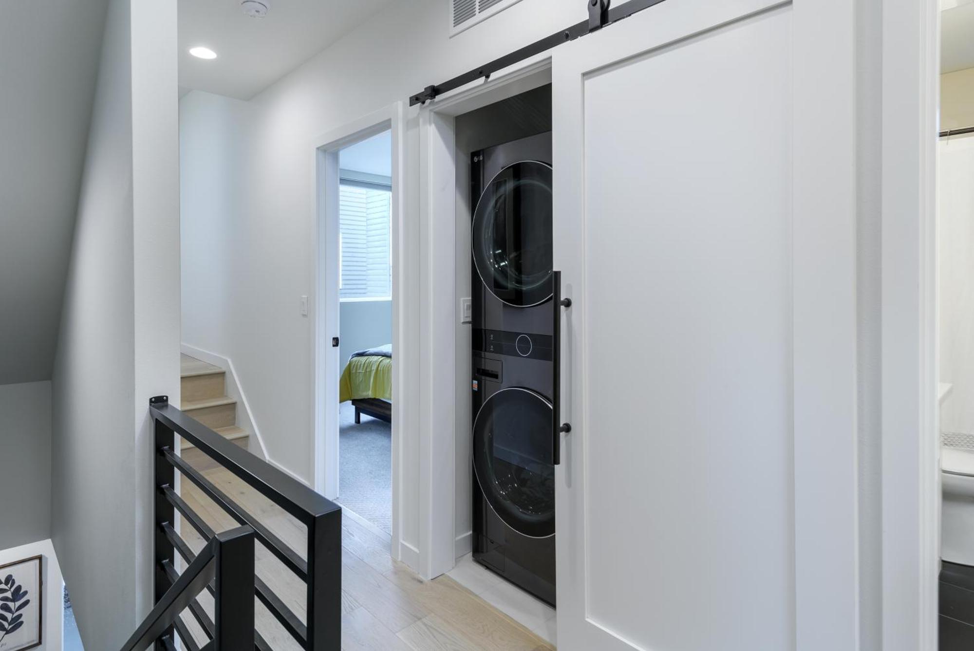 Holiday home Cozy Industrial In Ballard, Walk Score 95! *