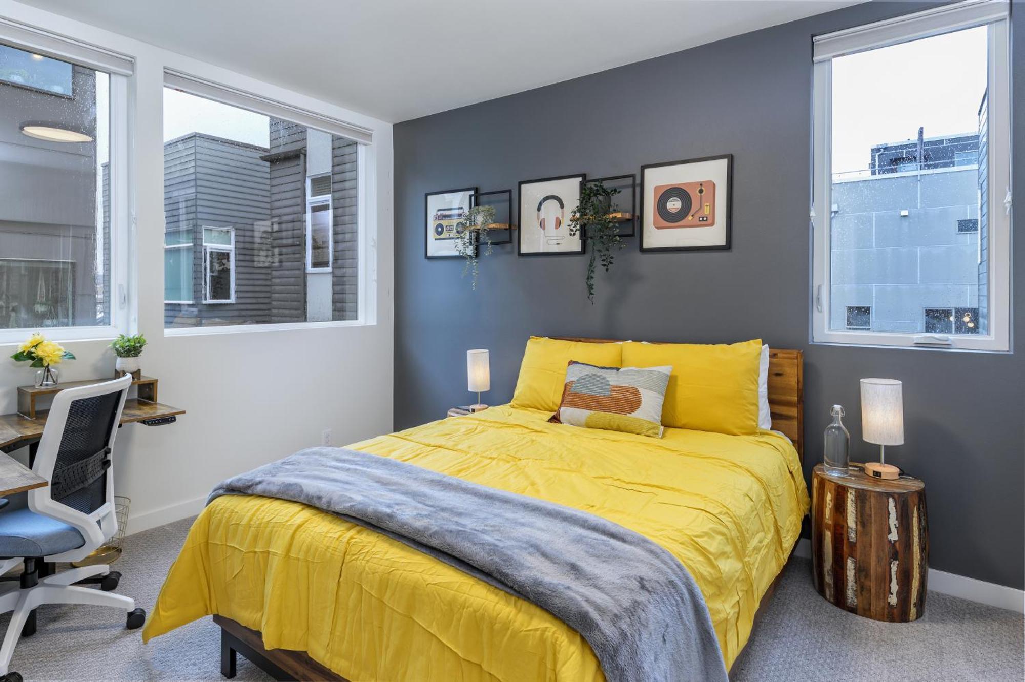 Cozy Industrial In Ballard, Walk Score 95! *