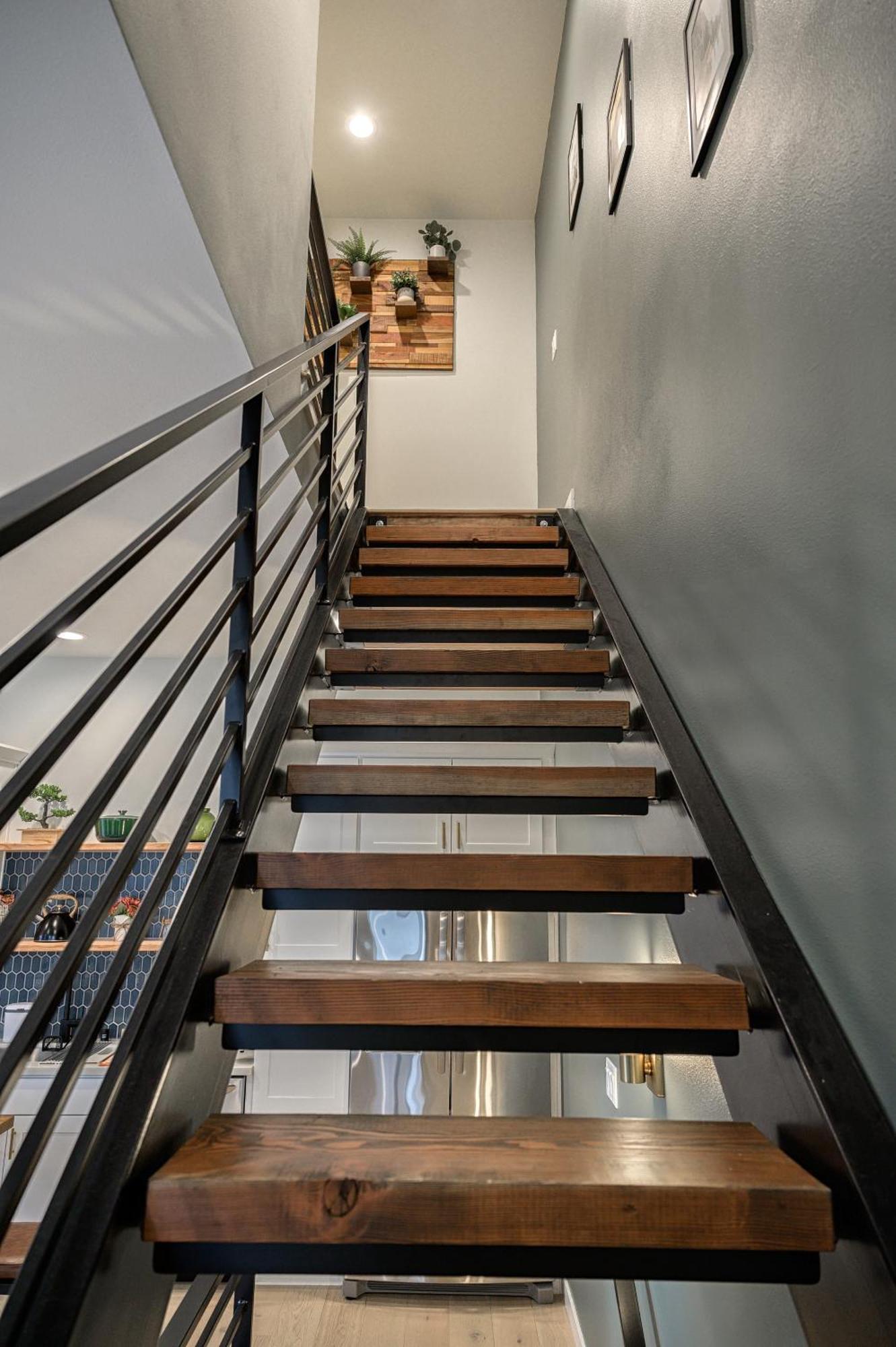 Cozy Industrial In Ballard, Walk Score 95! Holiday home *