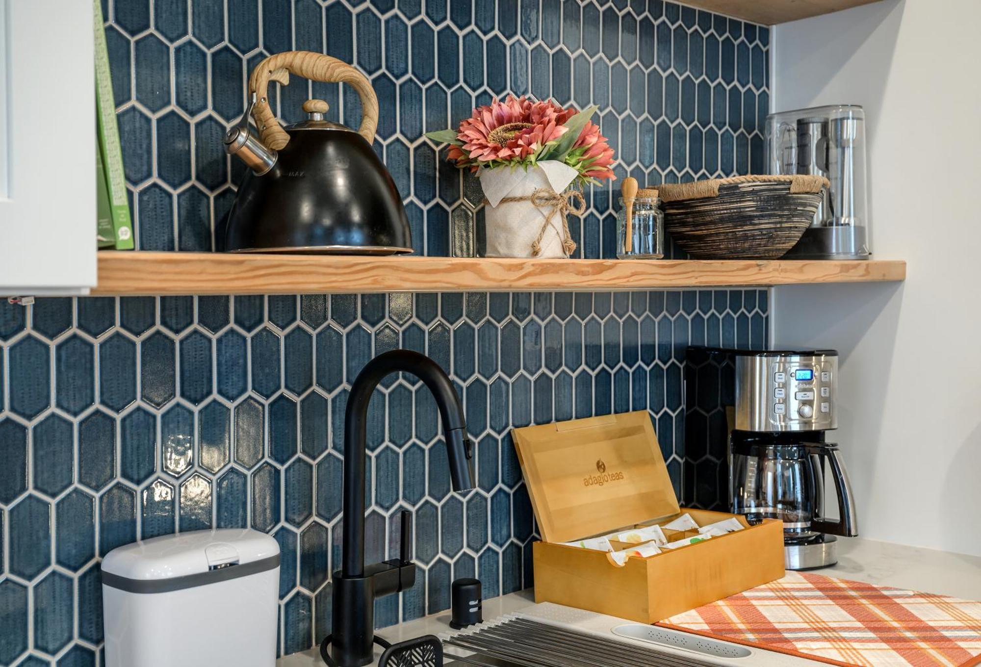 Holiday home Cozy Industrial In Ballard, Walk Score 95! *