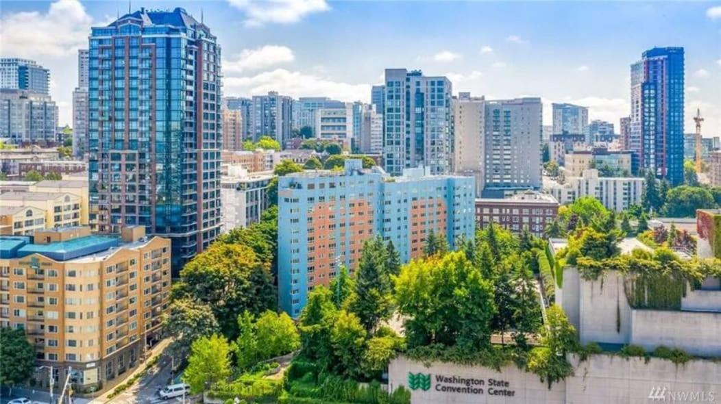 Holiday home Colorful Downtown Condo, 2 Bedrooms, King Bed