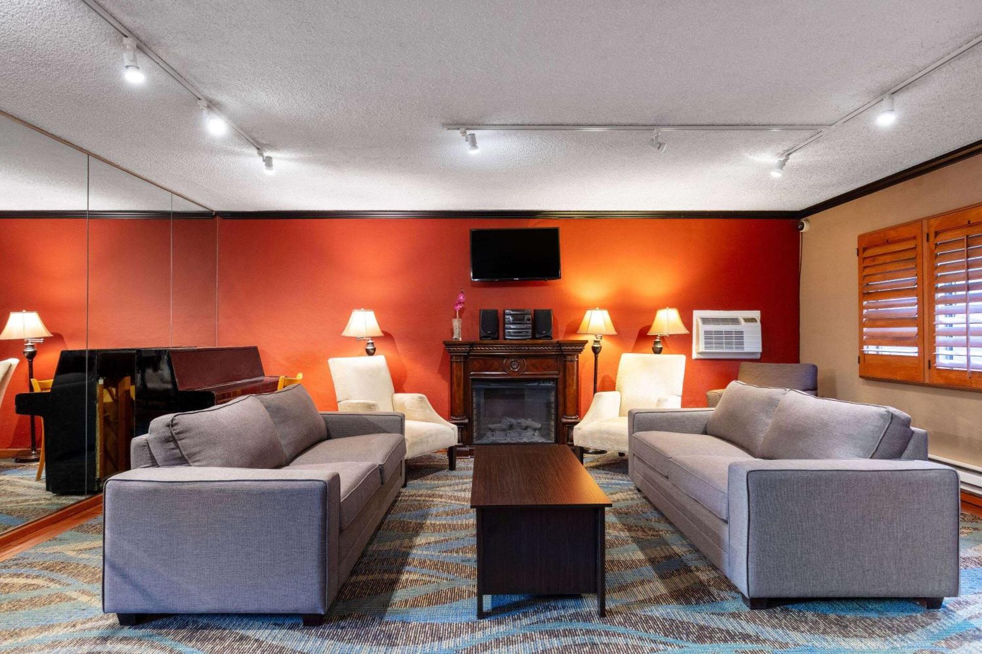 Hotel Travelodge By Wyndham By The Space Needle 2*