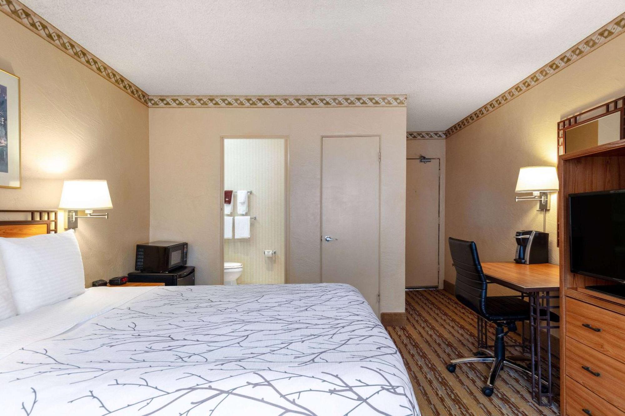 Travelodge By Wyndham By The Space Needle