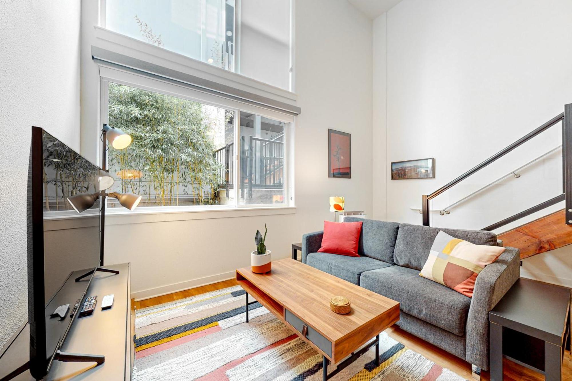 Loft Apartment *