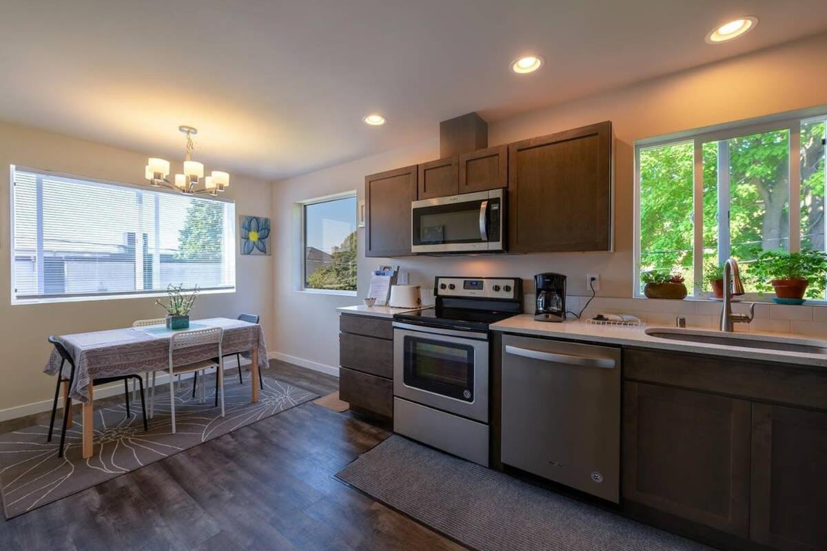 A-seattle Urban Village- Lopez- Roof View Deck Holiday home
