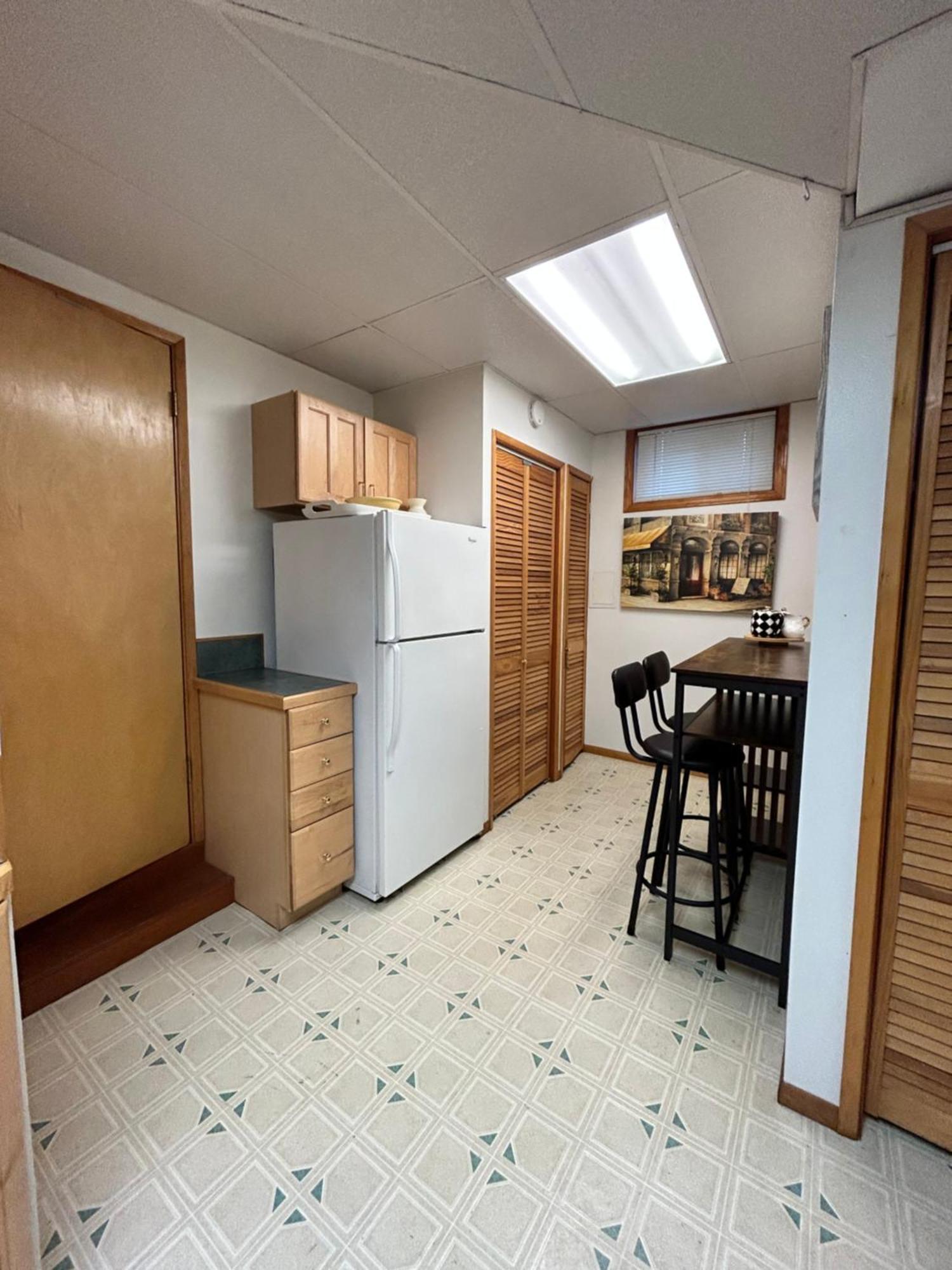 Apartment Furnished 1br With Equipped Office- North Seattle