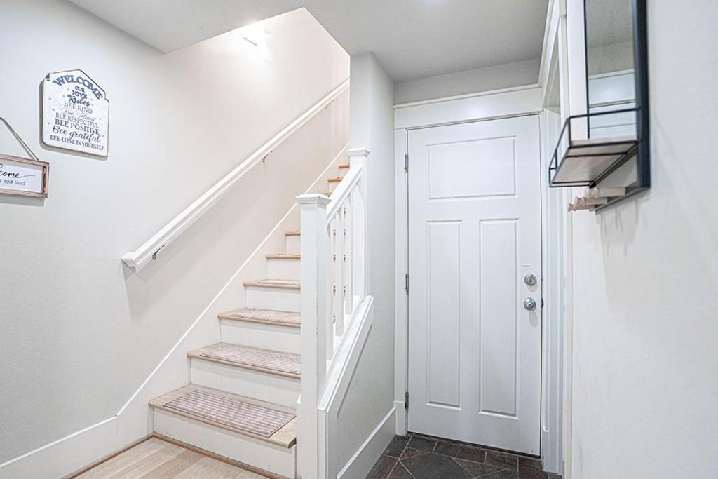 Exquisite Townhome With Spacious Loft And Gourmet Kitchen Holiday home