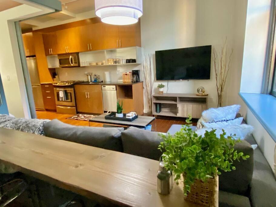 Waterfront Oasis In The Heart Of Downtown