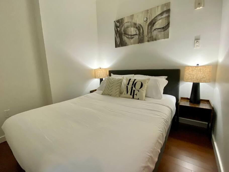 Apartment Waterfront Oasis In The Heart Of Downtown