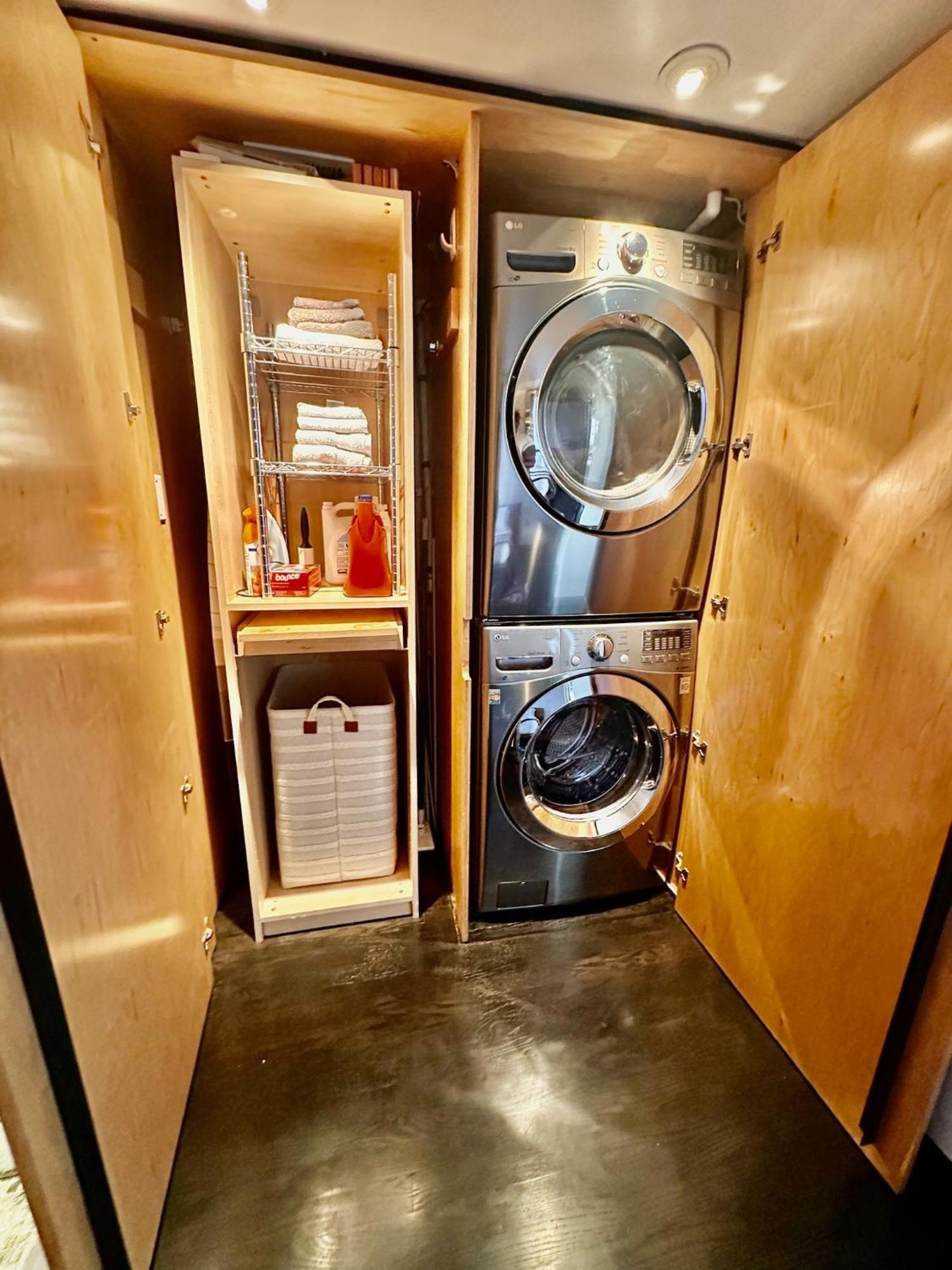 Massive Downtown - Free Parking! Apartment Seattle
