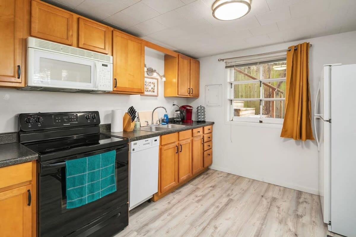 Holiday home Cozy Getaway Yard House With Bbq - Uw - Children Hospital Seattle