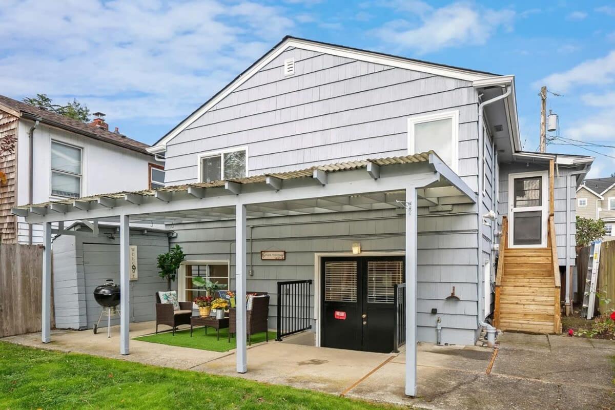 Holiday home Cozy Getaway Yard House With Bbq - Uw - Children Hospital