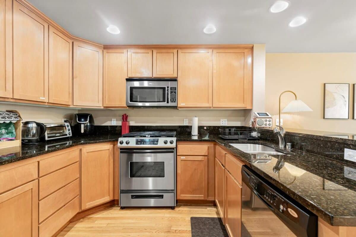 Prime Northgate Retreat Near Mall I-5 Light Rail