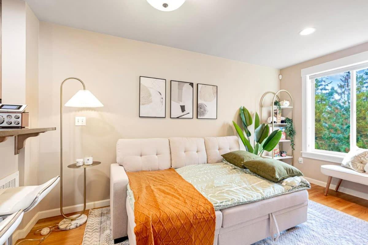 Holiday home Prime Northgate Retreat Near Mall I-5 Light Rail *