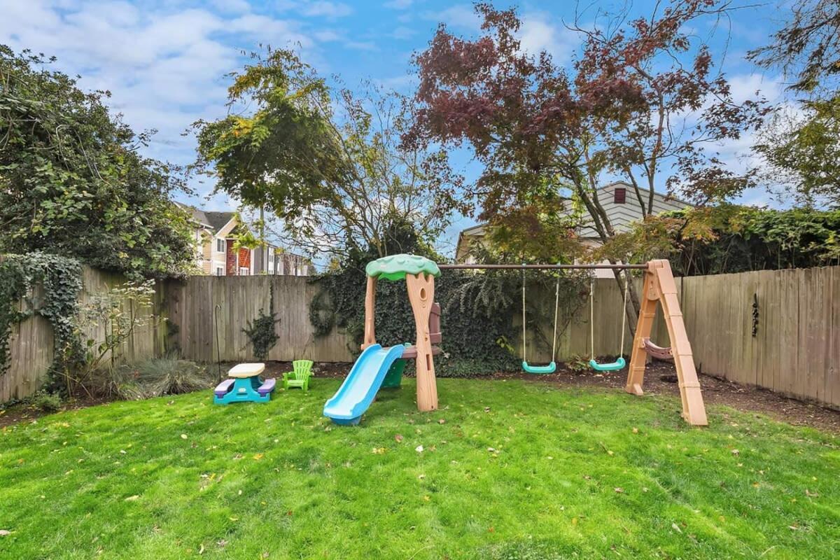 Holiday home Cozy Getaway Yard House With Bbq - Uw - Children Hospital Seattle