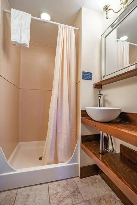 Holiday home Charming In Historic With Parking - Rm 5 *