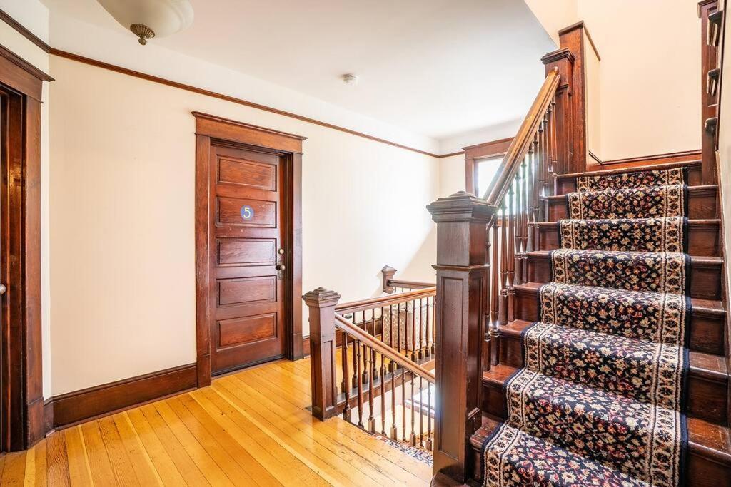 Charming In Historic With Parking - Rm 5 * Seattle