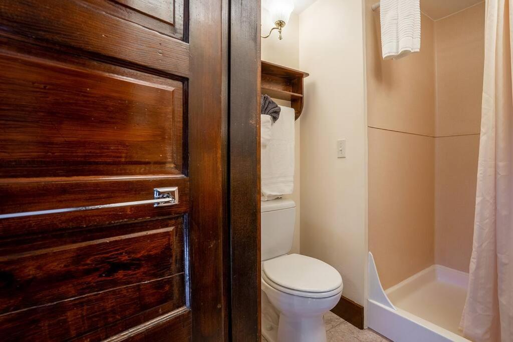 Charming In Historic With Parking - Rm 5 Holiday home Seattle