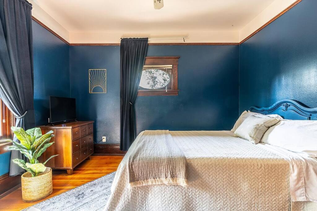 Charming In Historic With Parking - Rm 5 Holiday home Seattle