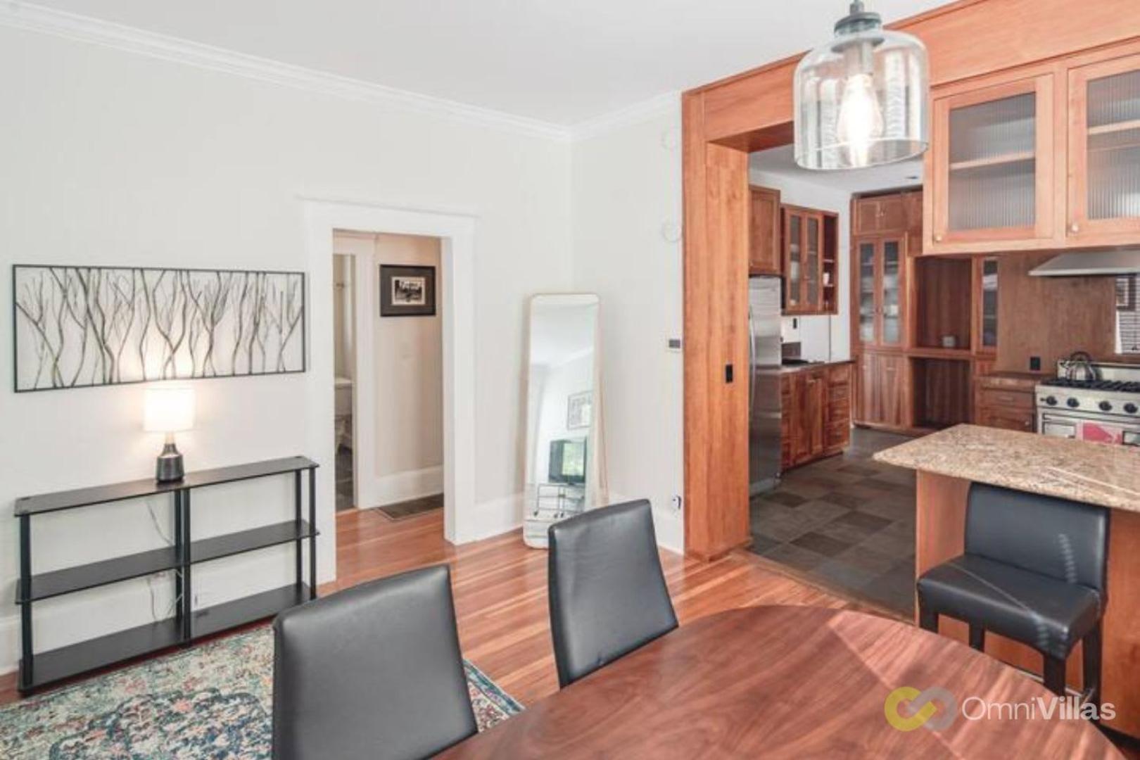 Charming 3br - Heart Of Apartment