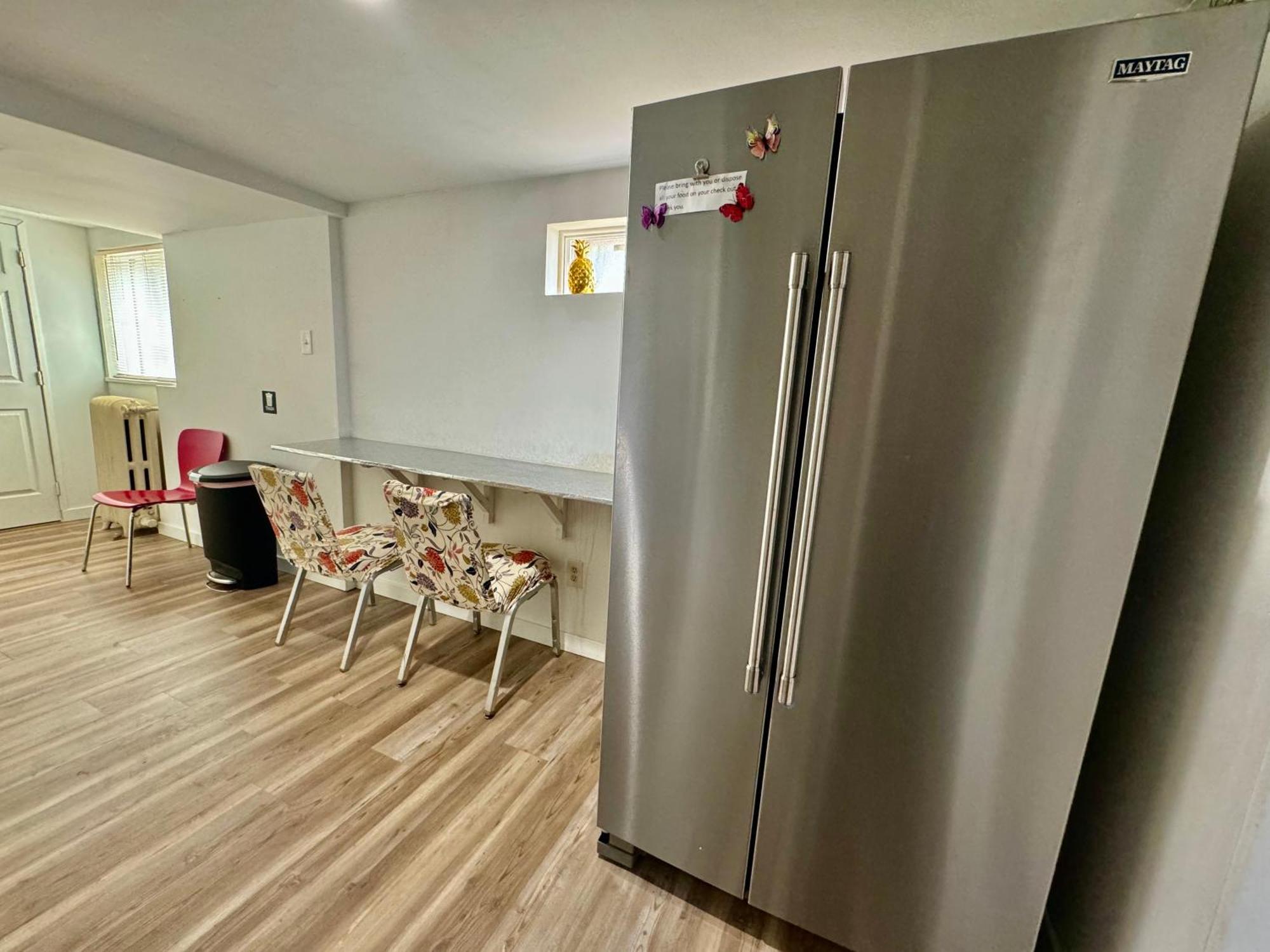 Private Tiny On The 1st Floor With Shared Bathroom Near Airport And Downtown Seattte *
