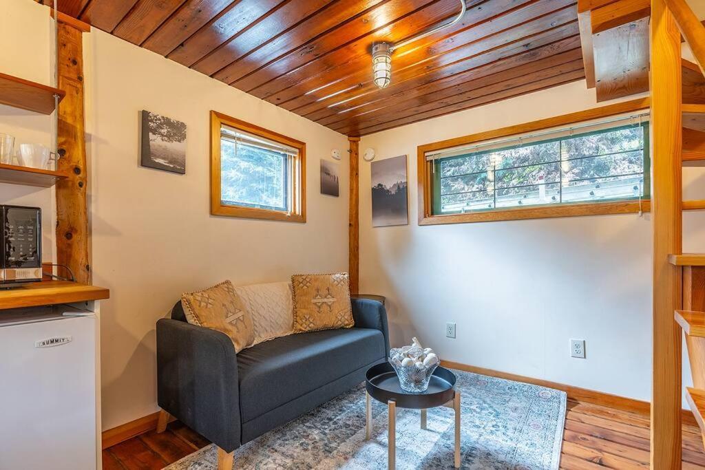 Charming Two-level Retreat In Capitol Hill - Foxglove *