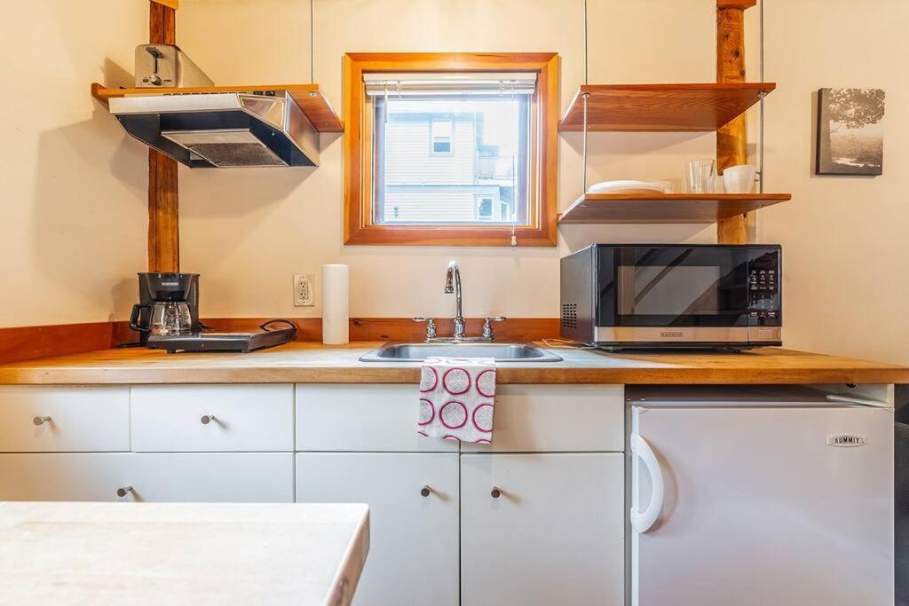 Charming Two-level Retreat In Capitol Hill - Foxglove