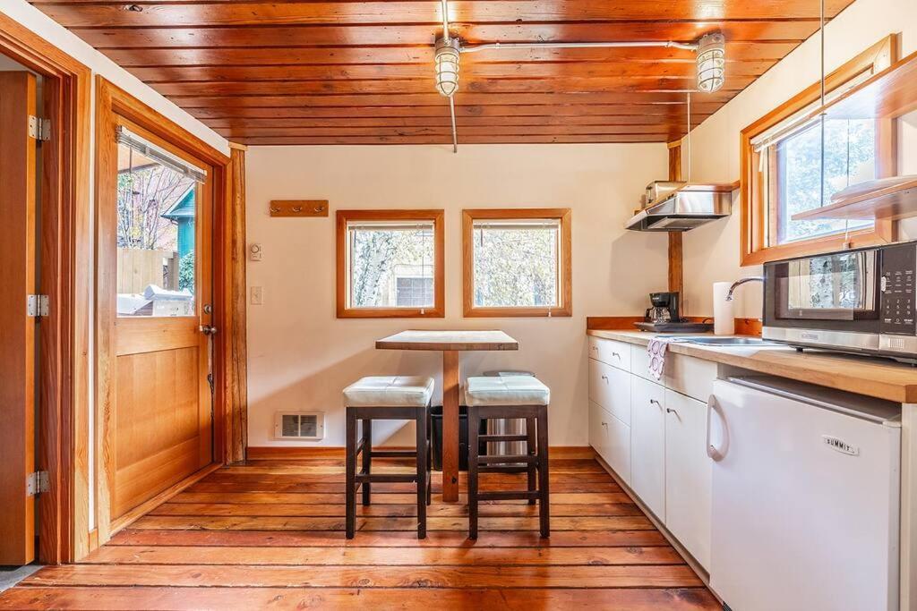 Charming Two-level Retreat In Capitol Hill - Foxglove Holiday home *