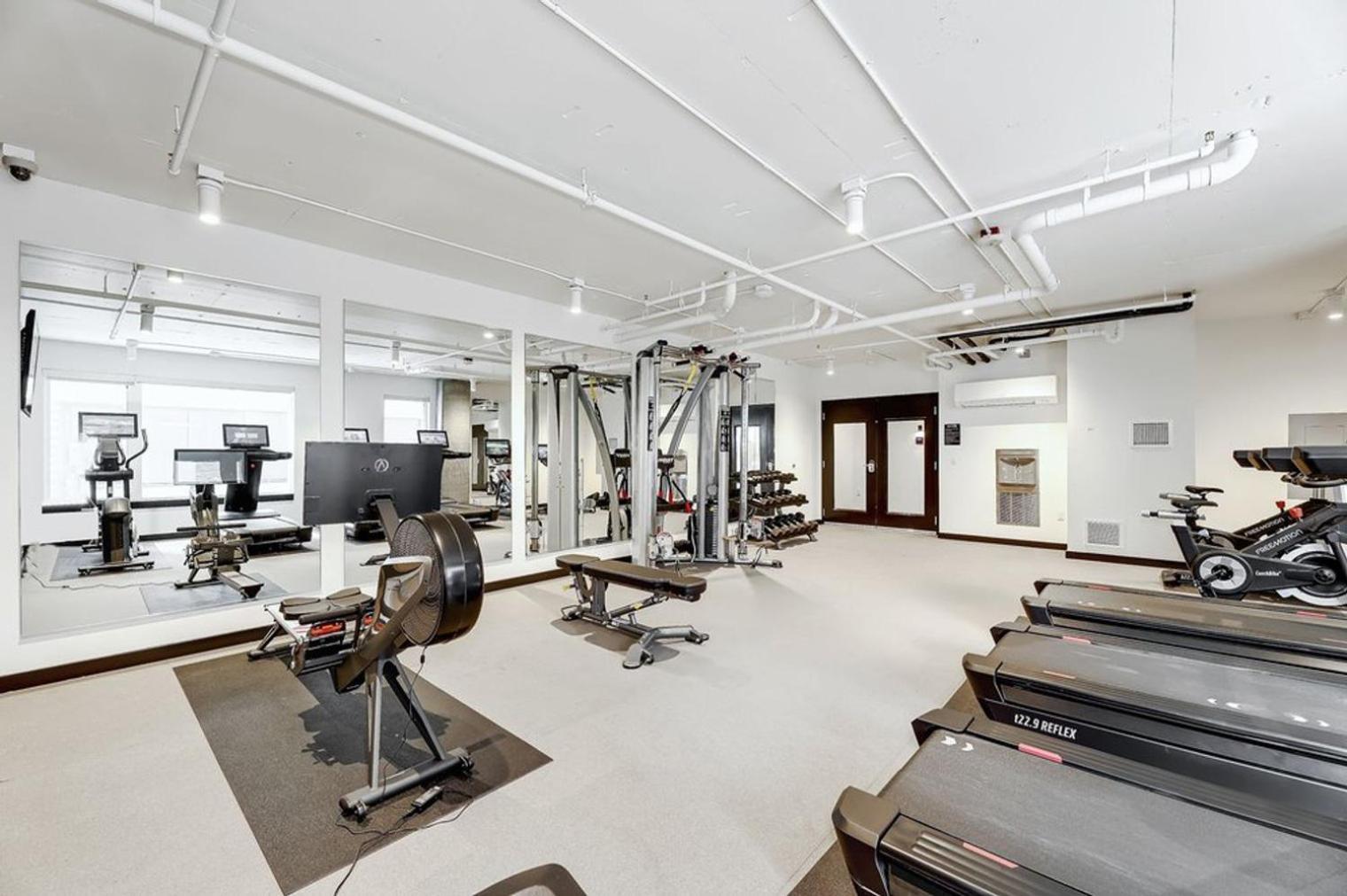 Blueground Dist Gym Close To Dining Sea-741 Apartment