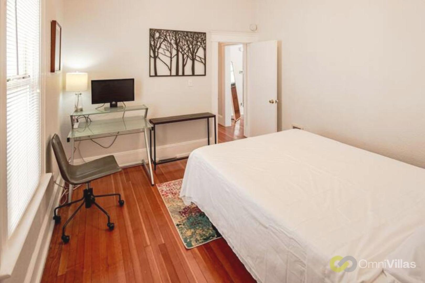Charming 3br - Heart Of Apartment *