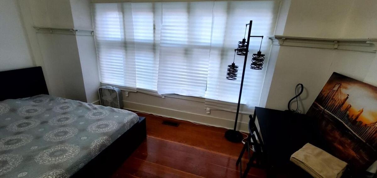 Park Roosevelt Light Rail Homestay Seattle
